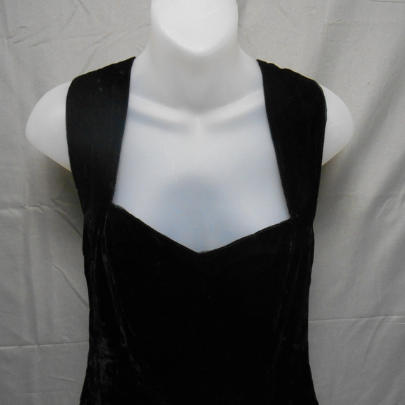 NWT Exclusively Gantos black velour mid calf dress - Picture 3 of 6